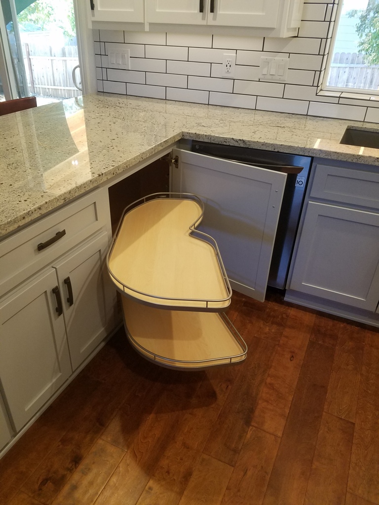 shaker style kitchen with kessebohmer pivoting corner unit.