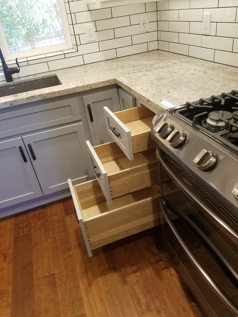 shaker style kitchen with solid maple dovetailed drawers